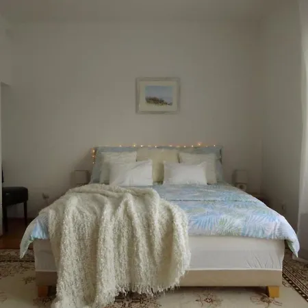 Laszlo Apartman * 티하니