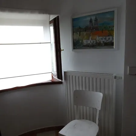 Laszlo Apartman * 티하니